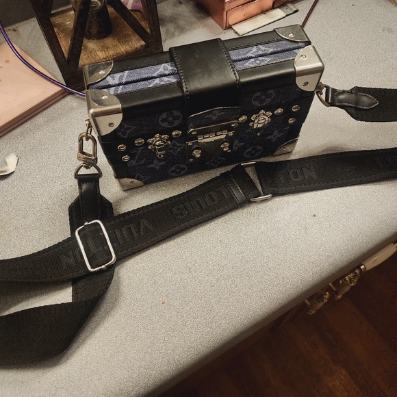 Louis Vuitton  handbag/ over the shoulder - Picture 4 of 7